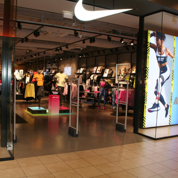 Small_Square_Image_Nike_Store_Polen