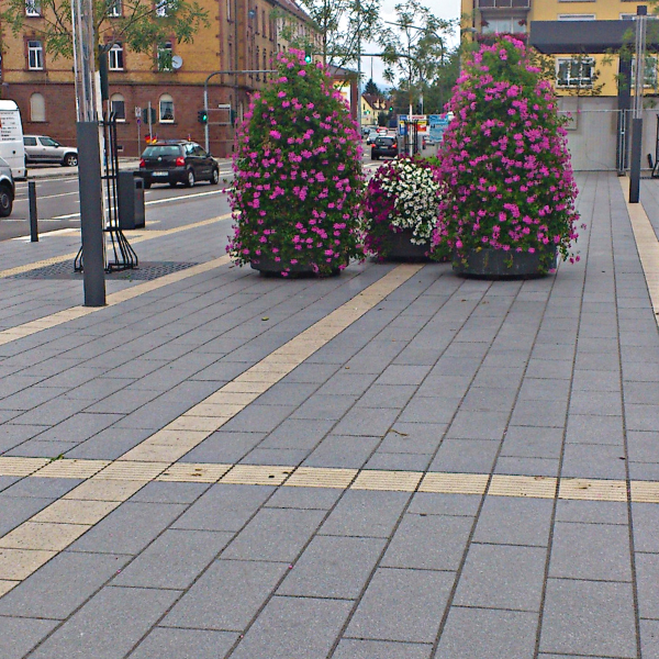 Small_Square_Image_Hauptbahnhofsvorplatz_Landau